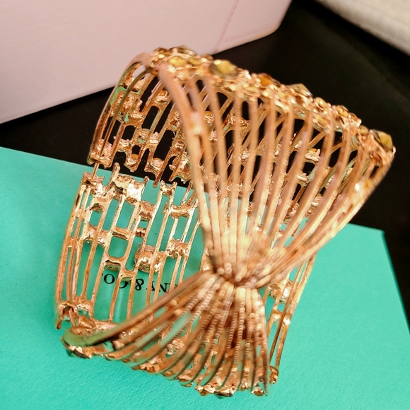 Bracelet Cuff - Picture 8 of 12